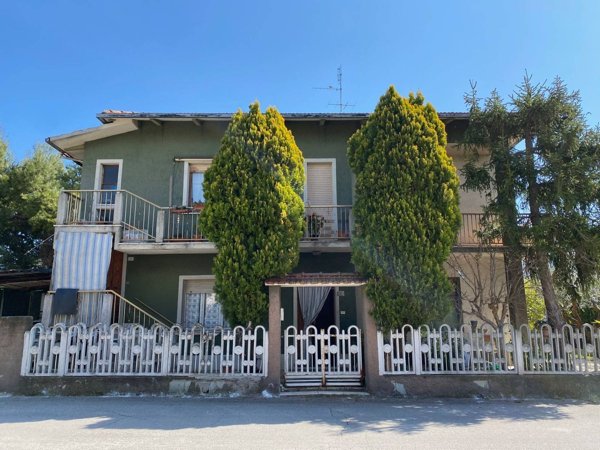 casa indipendente in vendita a Loreto