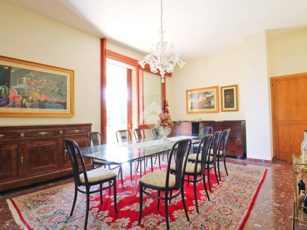 casa indipendente in vendita a Loreto