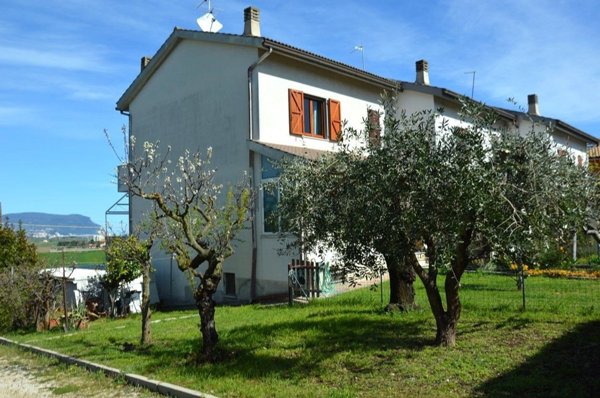 casa indipendente in vendita a Loreto