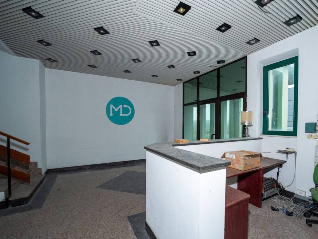 locale commerciale in vendita a Loreto