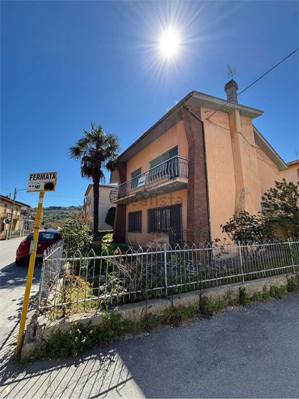 casa indipendente in vendita a Loreto in zona Villa Musone