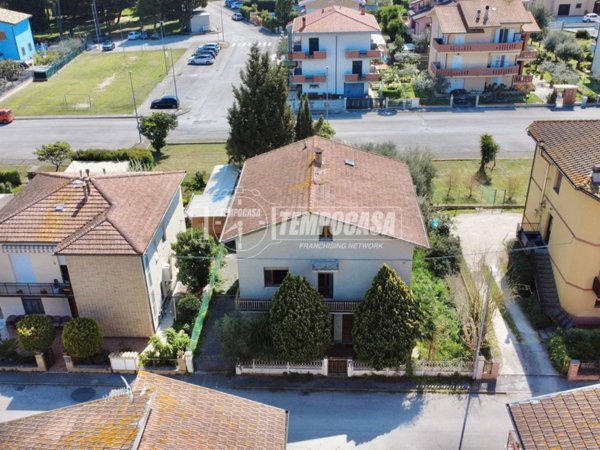 casa indipendente in vendita a Loreto in zona Villa Musone