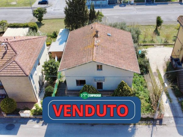 casa indipendente in vendita a Loreto in zona Villa Musone