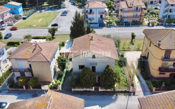 casa indipendente in vendita a Loreto in zona Villa Musone