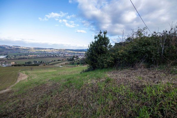 casa indipendente in vendita a Loreto
