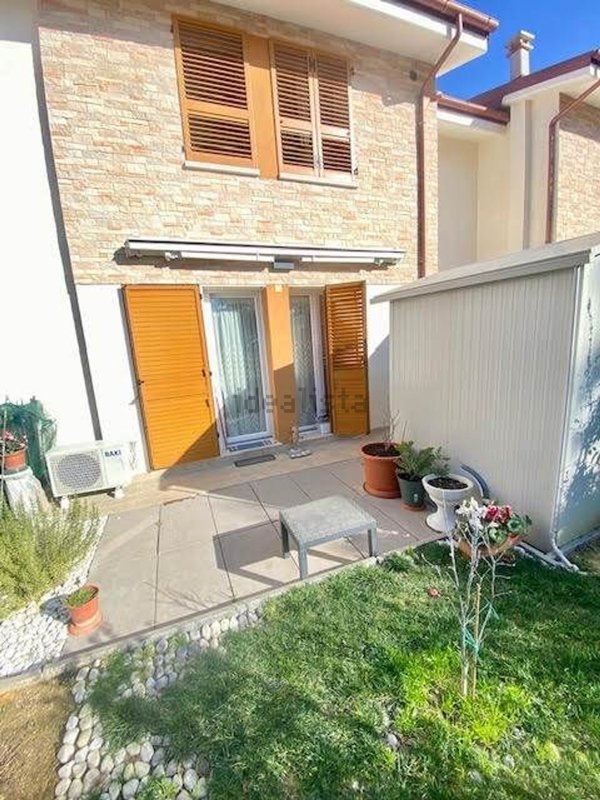 casa indipendente in vendita a Loreto in zona Villa Musone