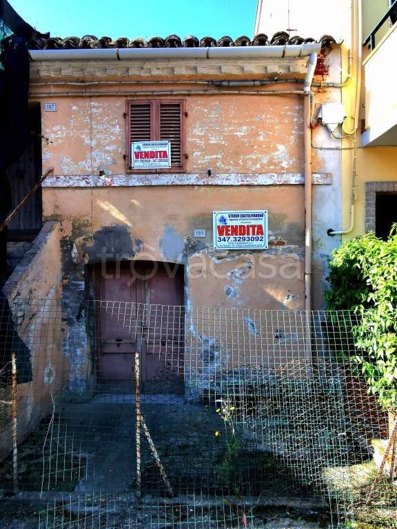 casa indipendente in vendita a Loreto in zona Villa Musone