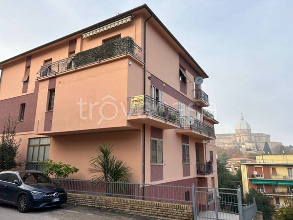 appartamento in vendita a Loreto in zona Costabianca