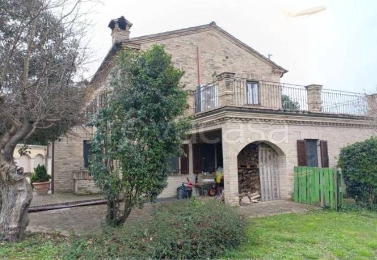 casa indipendente in vendita a Loreto in zona Archi