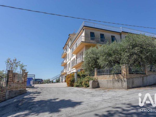 villa in vendita a Loreto in zona Costabianca