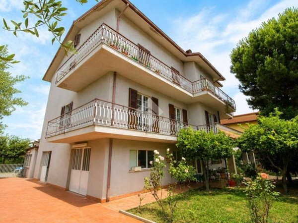 casa indipendente in vendita a Loreto in zona Villa Musone