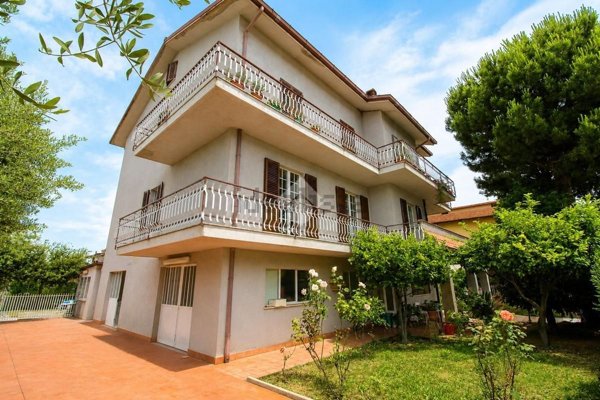 casa indipendente in vendita a Loreto in zona Villa Musone