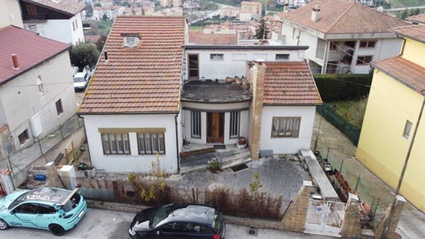 casa indipendente in vendita a Loreto