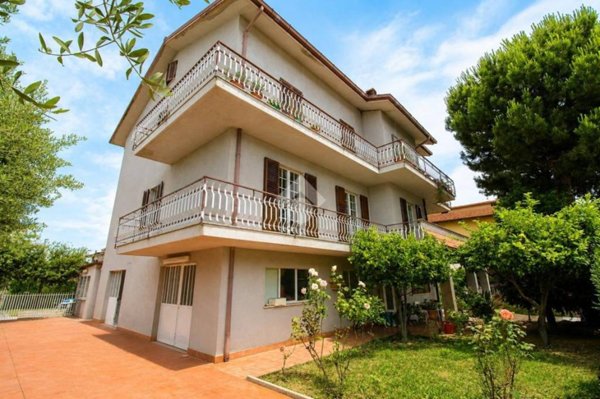 casa indipendente in vendita a Loreto in zona Villa Musone