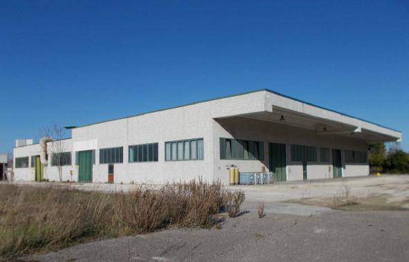 locale commerciale in vendita a Loreto in zona Villa Musone