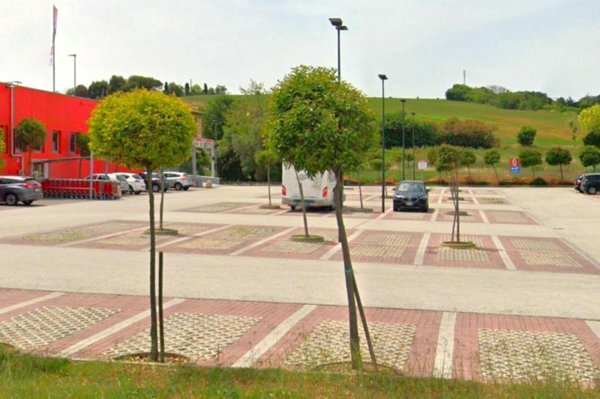 terreno in vendita a Loreto in zona Grotte
