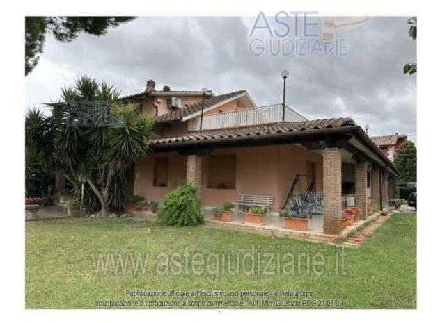 casa indipendente in vendita a Loreto in zona Villa Musone