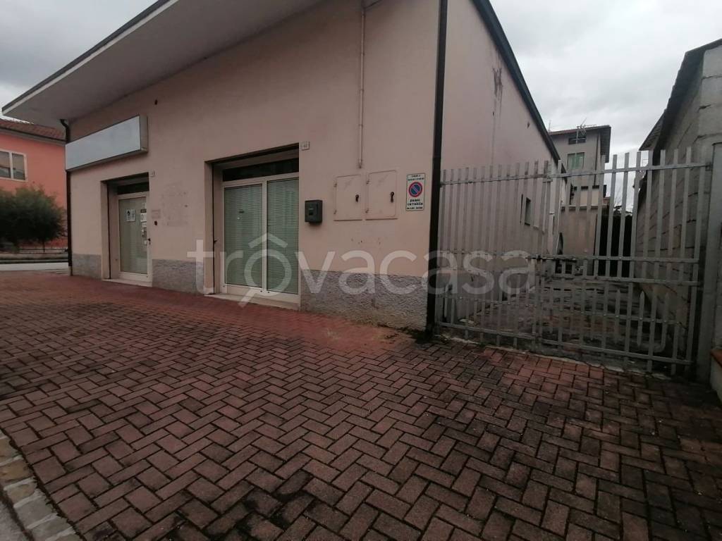 locale commerciale in vendita a Maiolati Spontini in zona Moie