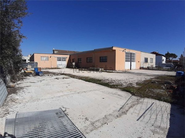 ufficio in vendita a Maiolati Spontini in zona Moie