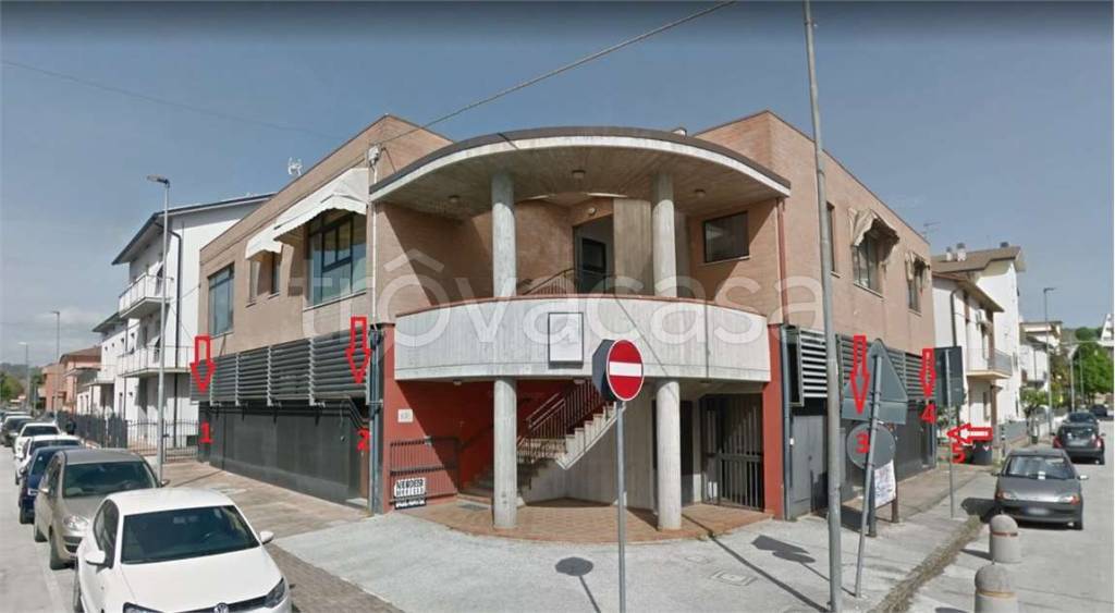 ufficio in vendita a Maiolati Spontini in zona Moie