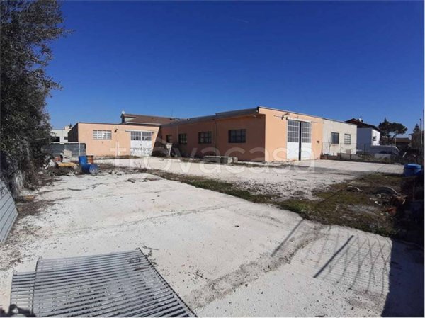 locale commerciale in vendita a Maiolati Spontini in zona Moie