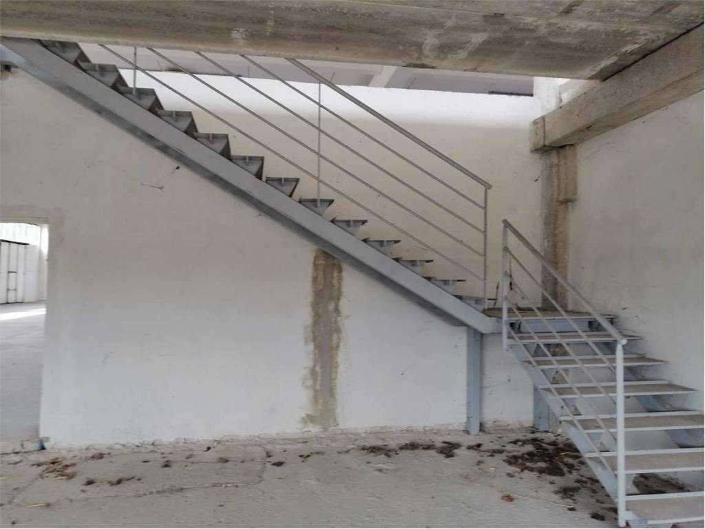 locale commerciale in vendita a Maiolati Spontini in zona Scorcelletti