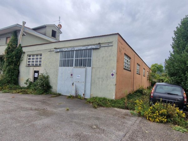 locale di sgombero in vendita a Maiolati Spontini in zona Moie