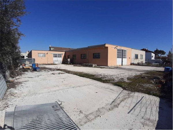 locale commerciale in vendita a Maiolati Spontini in zona Moie