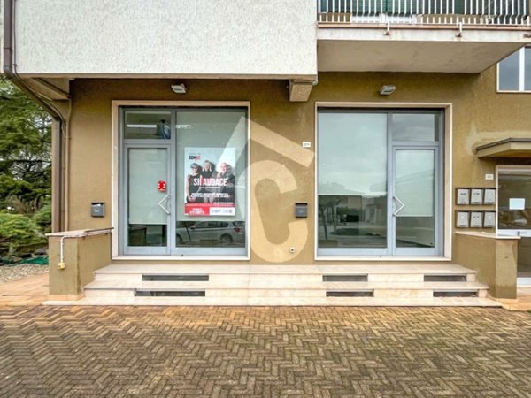 negozio in vendita a Maiolati Spontini in zona Moie