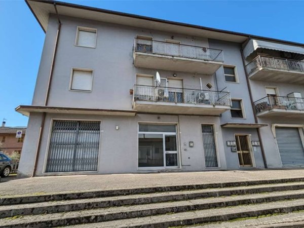 negozio in vendita a Maiolati Spontini in zona Moie