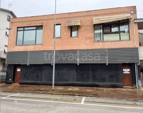 ufficio in vendita a Maiolati Spontini in zona Moie