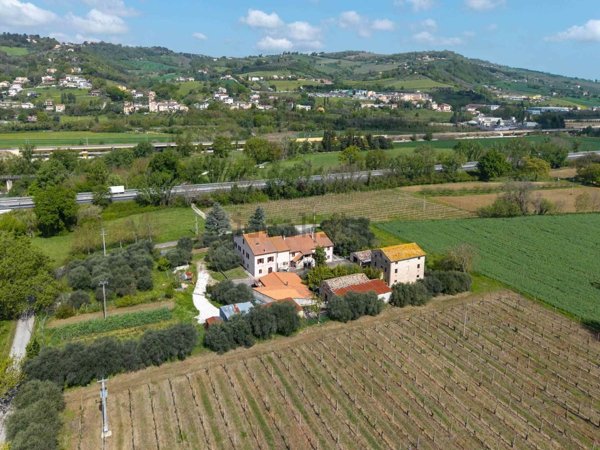 casa indipendente in vendita a Maiolati Spontini