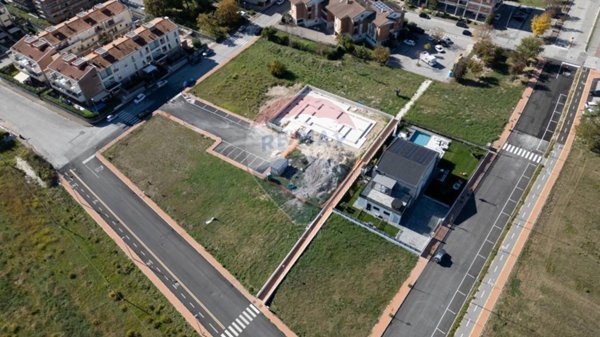 casa indipendente in vendita a Maiolati Spontini in zona Moie