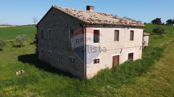 casale in vendita a Maiolati Spontini in zona Monteschiavo