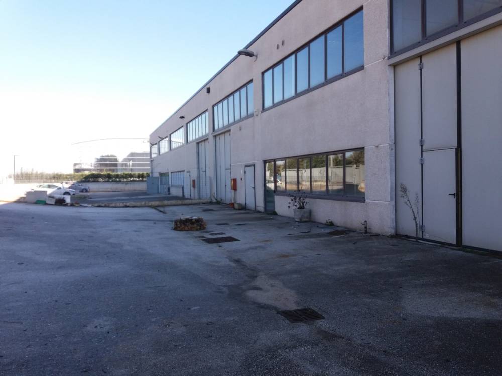 capannone in vendita a Monsano