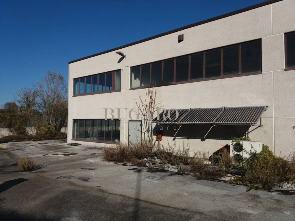 locale commerciale in vendita a Monsano