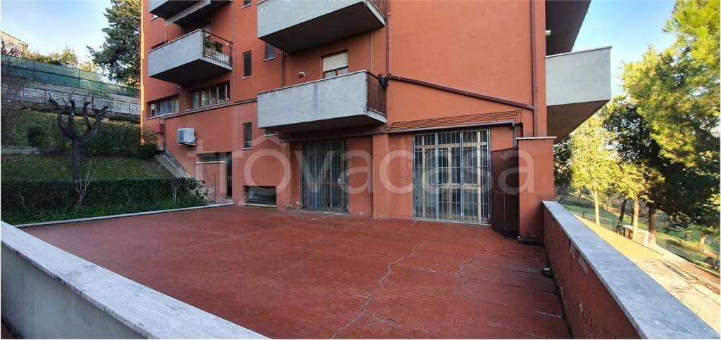 locale commerciale in vendita a Monsano