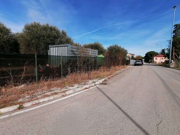 terreno edificabile in vendita a Monsano