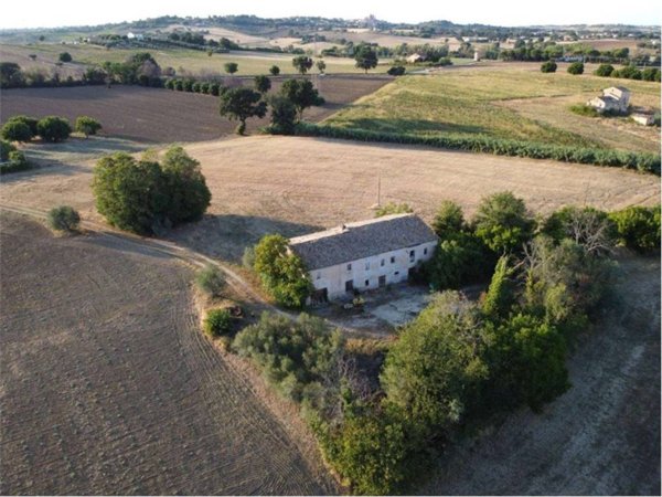 casale in vendita a Monsano