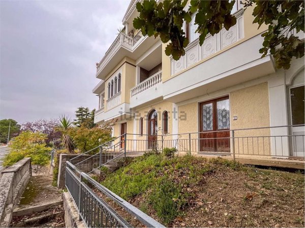 appartamento in vendita a Monsano in zona Santa Maria