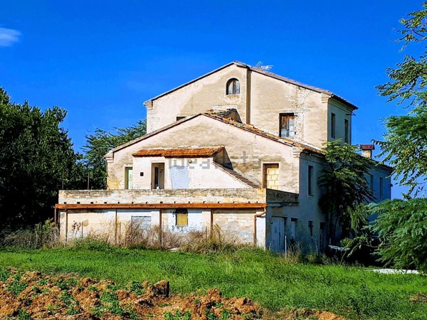 casale in vendita a Monsano in zona Santa Maria