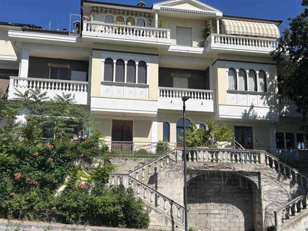 appartamento in vendita a Monsano in zona Santa Maria