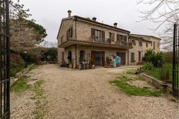 appartamento in vendita a Monsano in zona Santa Maria