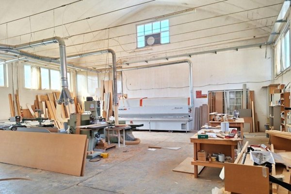 locale commerciale in vendita a Monsano