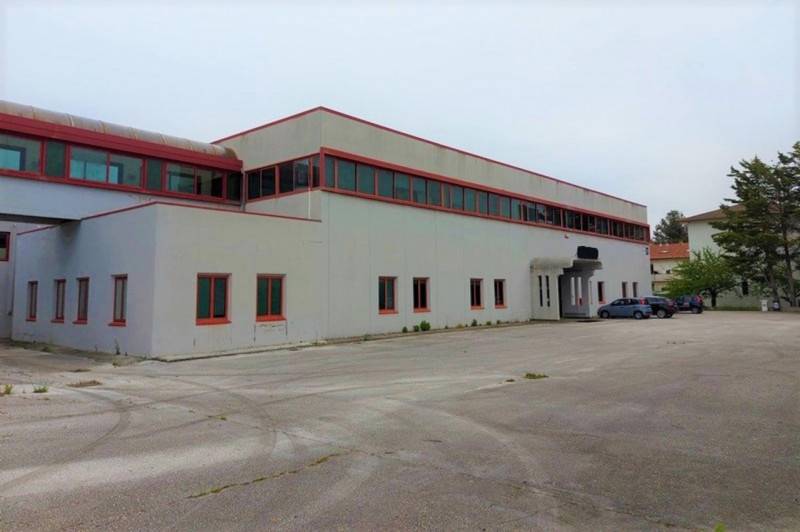 locale commerciale in vendita a Monsano