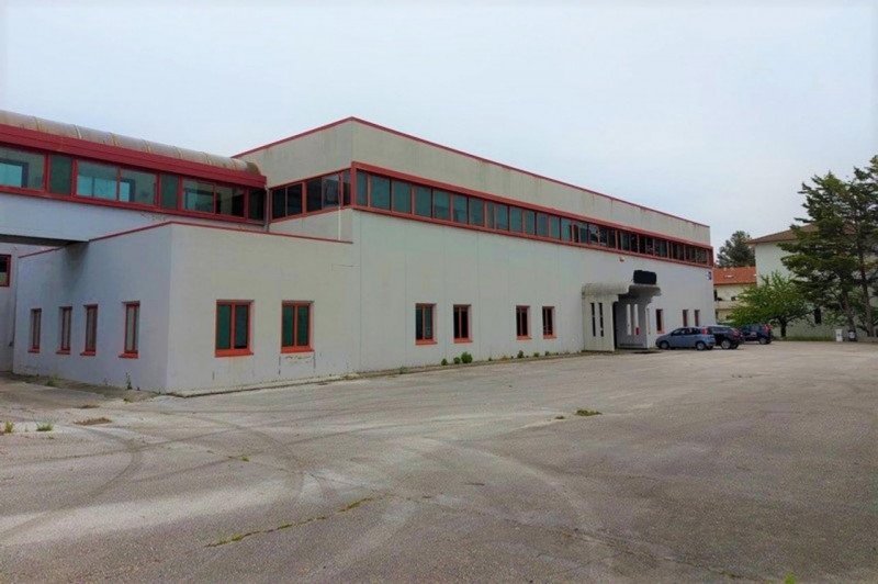locale commerciale in vendita a Monsano