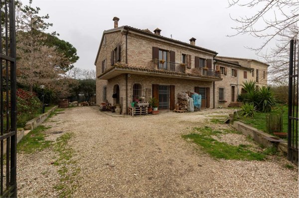 appartamento in vendita a Monsano in zona Santa Maria