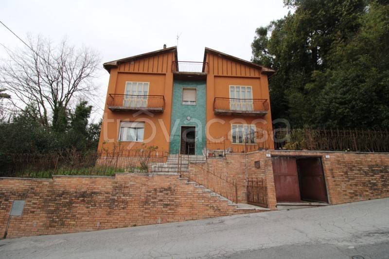 casa indipendente in vendita a Montecarotto