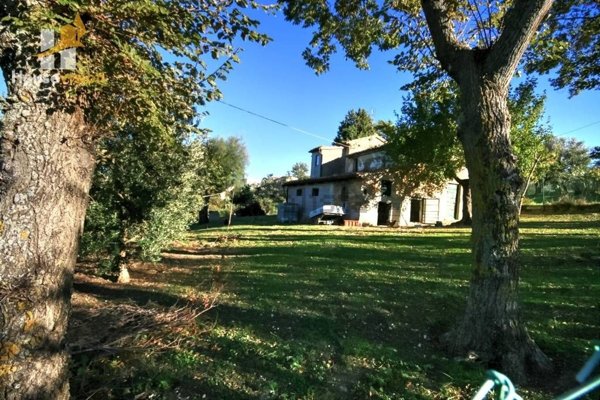 pentavano in vendita a Montecarotto