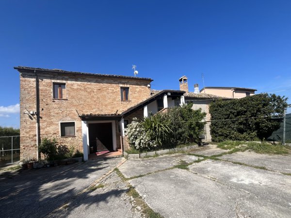 casa indipendente in vendita a Montecarotto